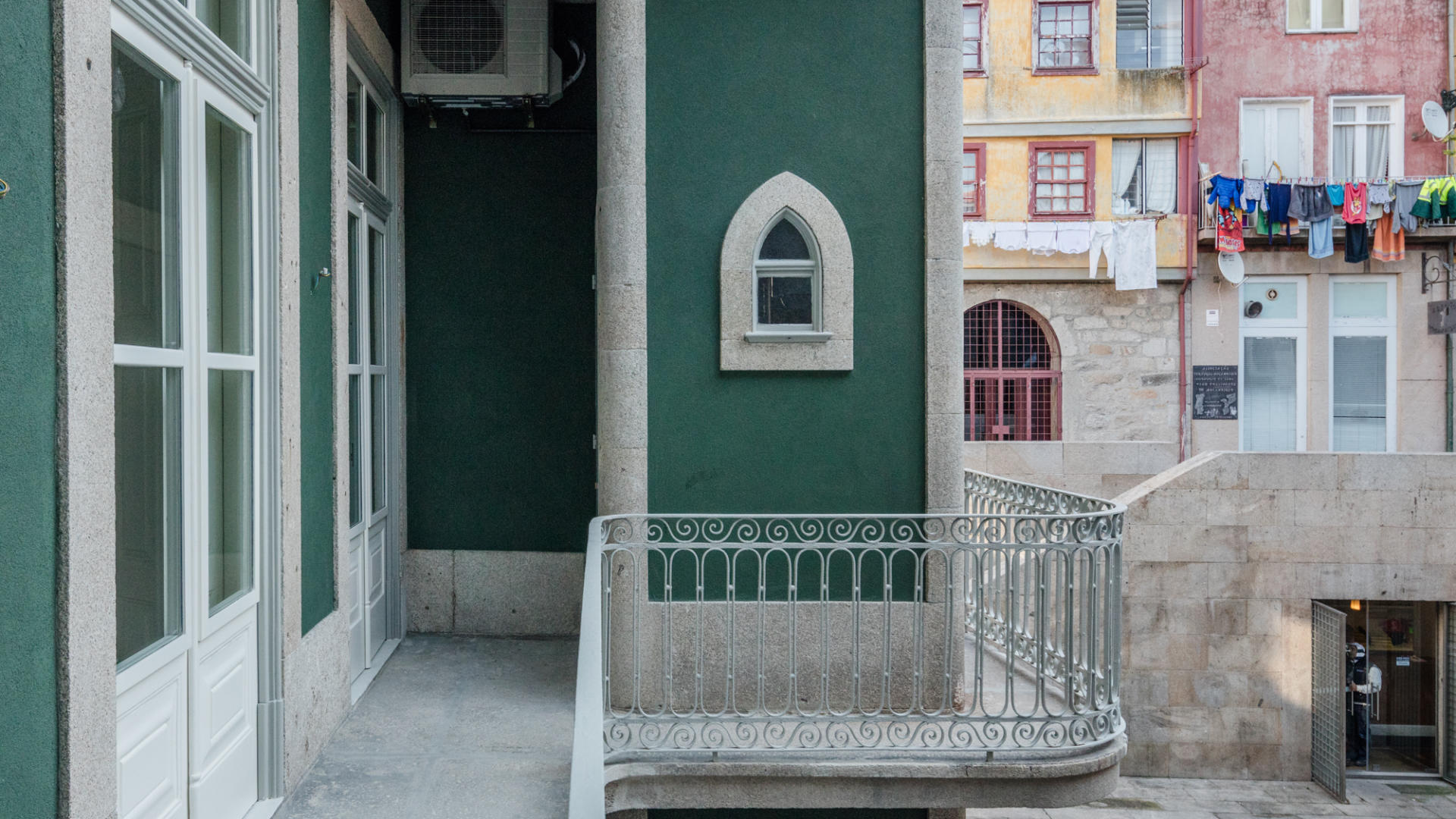 Rua Mouzinho da Silveira, 232